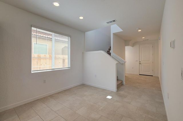 291 Lucas Avenue S, Madera, CA 93636