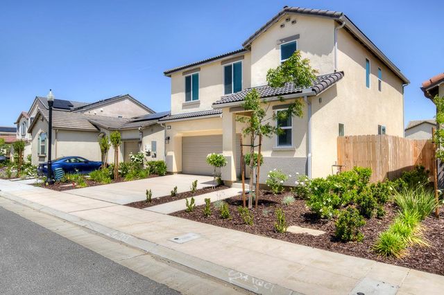 291 Lucas Avenue S, Madera, CA 93636