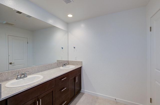 291 Lucas Avenue S, Madera, CA 93636