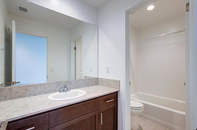 291 Lucas Avenue S, Madera, CA 93636