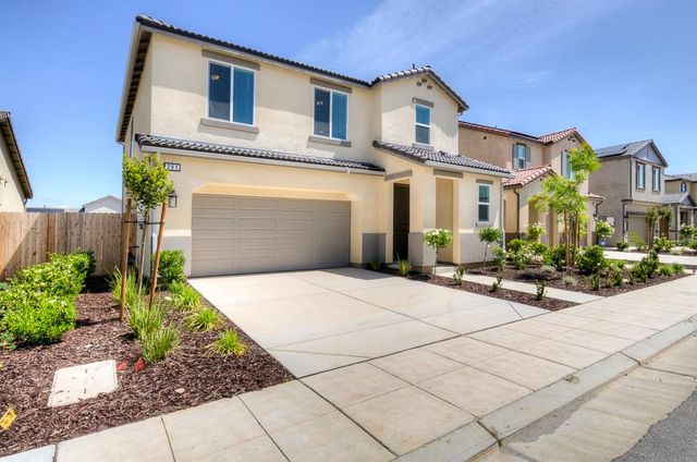 291 Lucas Avenue S, Madera, CA 93636