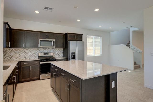 291 Lucas Avenue S, Madera, CA 93636