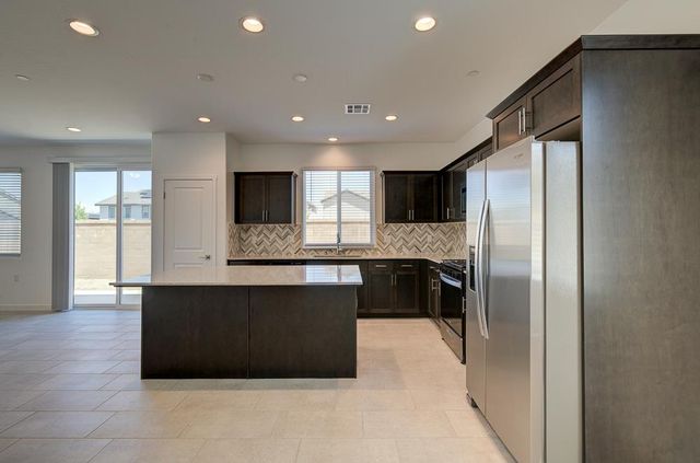 291 Lucas Avenue S, Madera, CA 93636