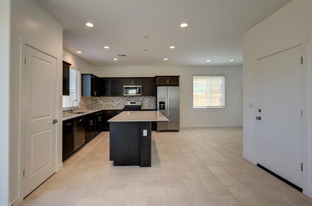 291 Lucas Avenue S, Madera, CA 93636