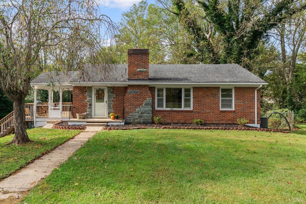 1034 Oakmont Circle, Lynchburg, VA 24502