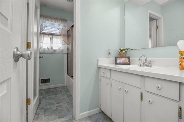 16901 E 31* Street S, Independence, MO 64055