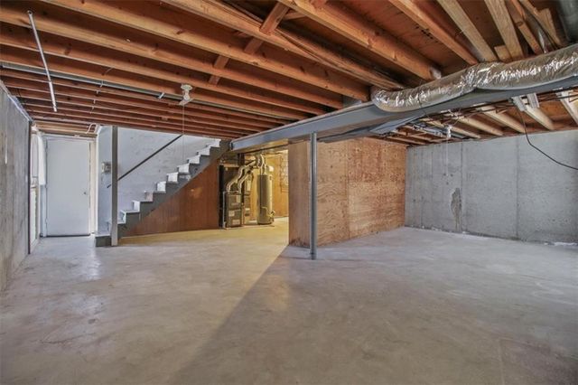 16901 E 31* Street S, Independence, MO 64055