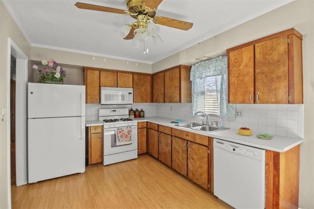 16901 E 31* Street S, Independence, MO 64055