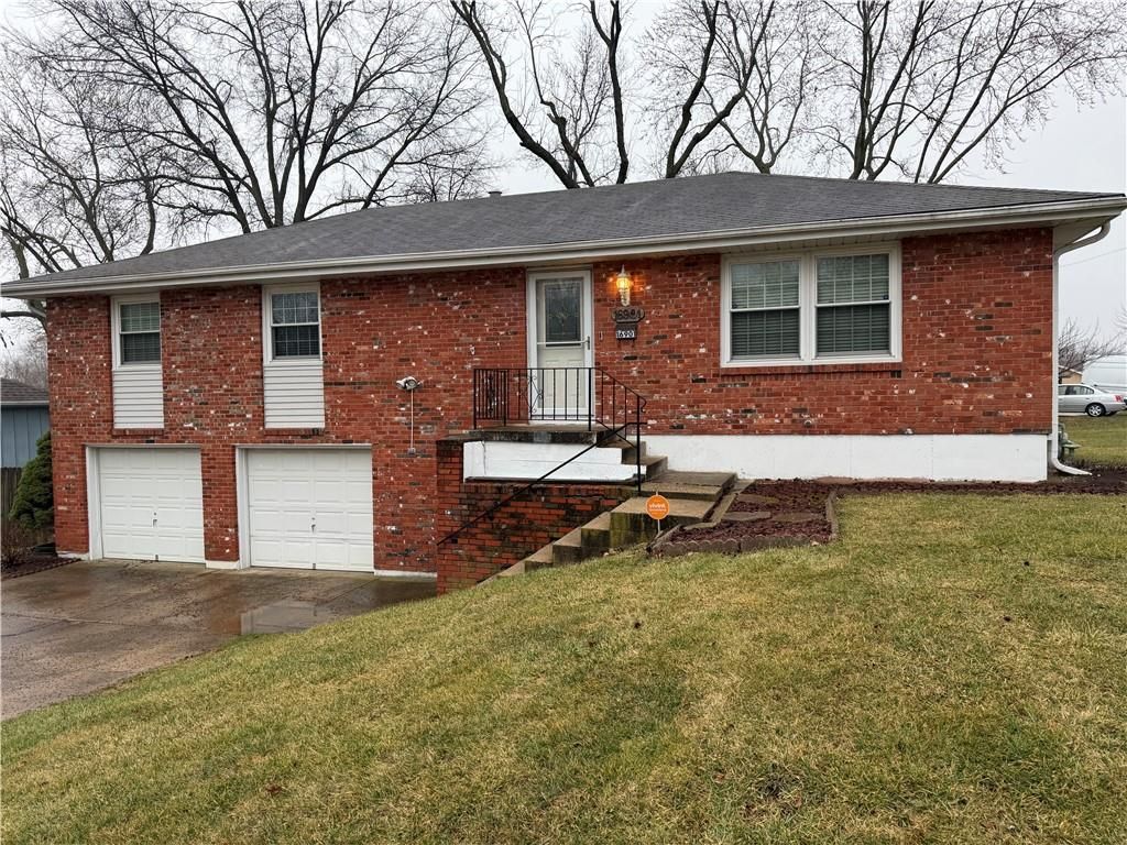 16901 E 31* Street S, Independence, MO 64055