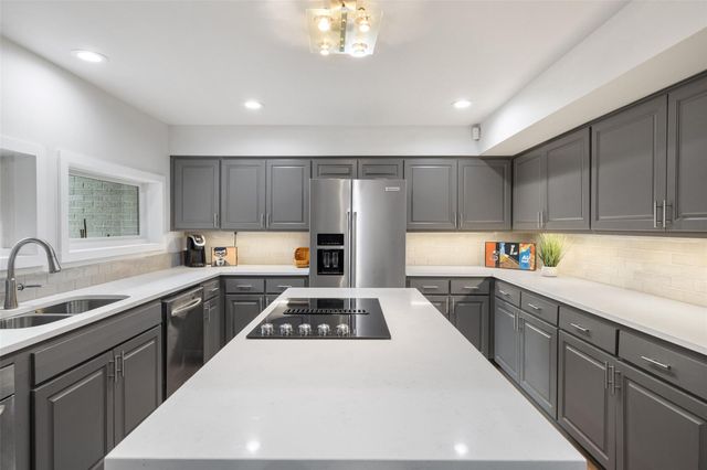 1615 Spyglass DR 4, Austin, TX 78746