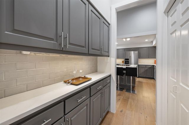 1615 Spyglass DR 4, Austin, TX 78746