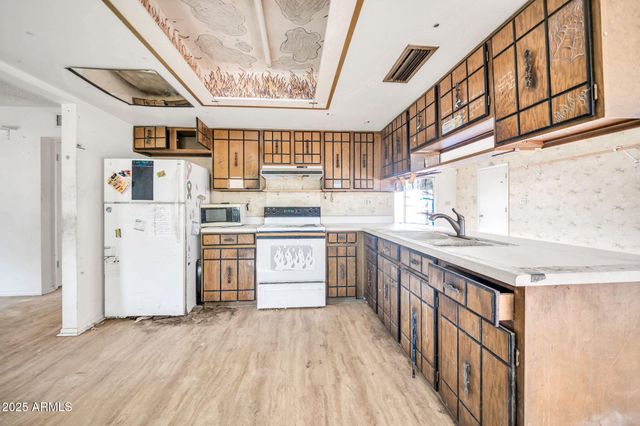 1526 W MURIEL Drive, Phoenix, AZ 85023