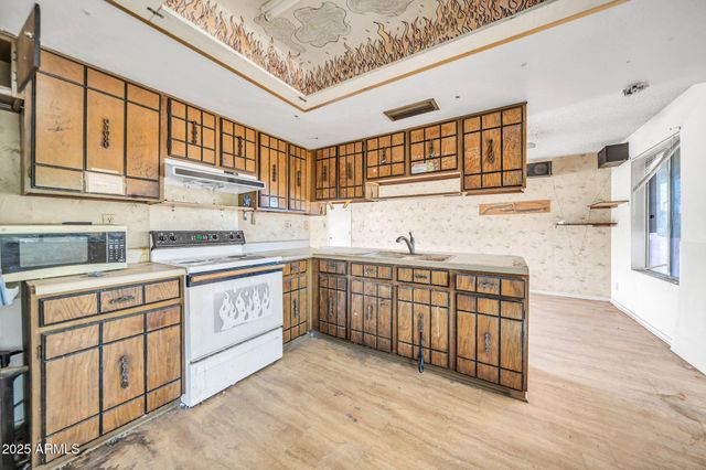 1526 W MURIEL Drive, Phoenix, AZ 85023