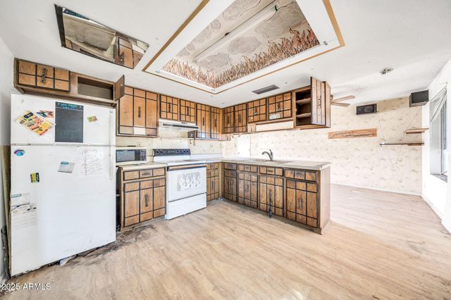 1526 W MURIEL Drive, Phoenix, AZ 85023