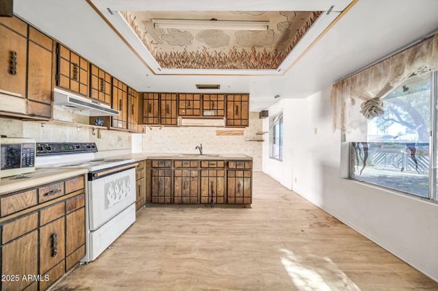 1526 W MURIEL Drive, Phoenix, AZ 85023