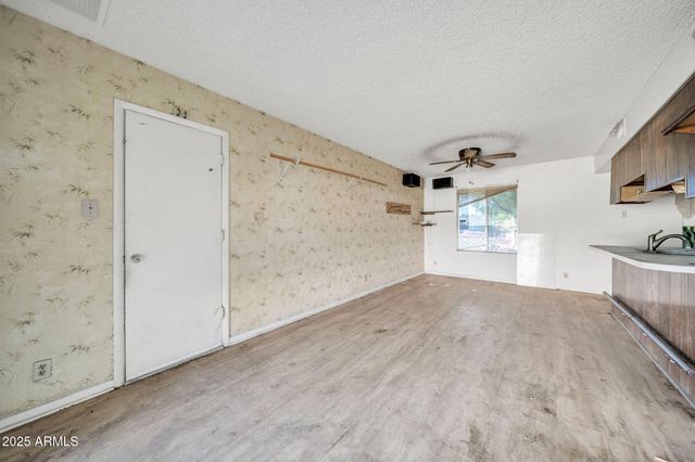 1526 W MURIEL Drive, Phoenix, AZ 85023