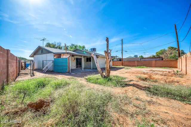 1526 W MURIEL Drive, Phoenix, AZ 85023