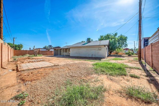 1526 W MURIEL Drive, Phoenix, AZ 85023