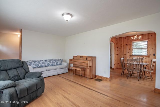 4765 Flaherty Rd, Vine Grove, KY 40175