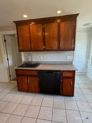 171 S Riverside Avenue 2nd Floor, Plymouth, CT 06786