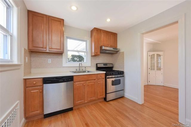 30 N Maryland Avenue B, Port Washington, NY 11050