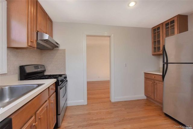 30 N Maryland Avenue B, Port Washington, NY 11050