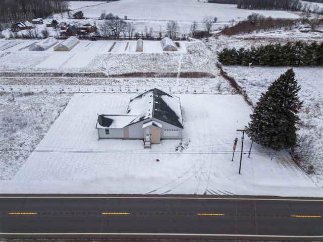 6163 N Meridian Road, Hope, MI 48628