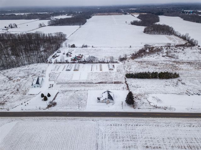 6163 N Meridian Road, Hope, MI 48628