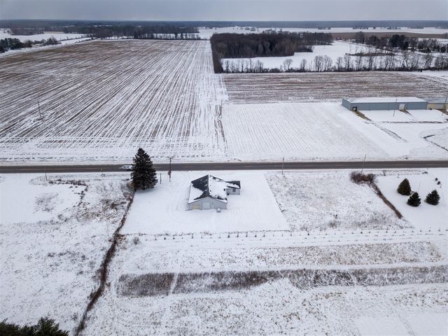 6163 N Meridian Road, Hope, MI 48628