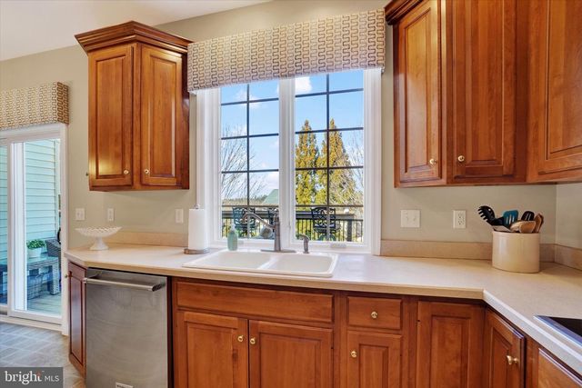 2727 WOODSPRING DR, York, PA 17402