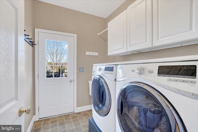 2727 WOODSPRING DR, York, PA 17402