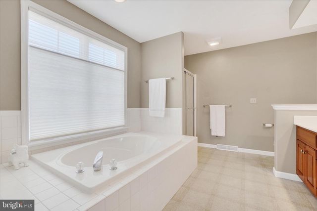 2727 WOODSPRING DR, York, PA 17402