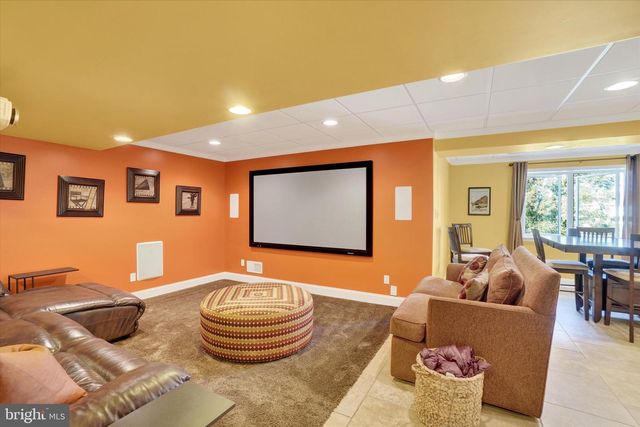 2727 WOODSPRING DR, York, PA 17402