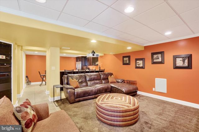 2727 WOODSPRING DR, York, PA 17402