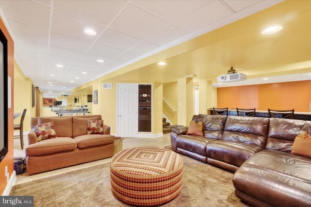 2727 WOODSPRING DR, York, PA 17402