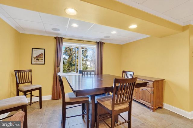 2727 WOODSPRING DR, York, PA 17402