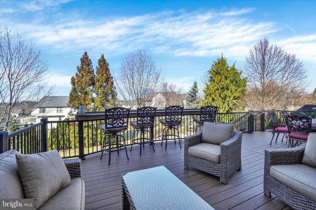 2727 WOODSPRING DR, York, PA 17402