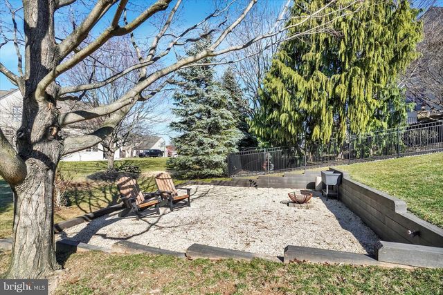 2727 WOODSPRING DR, York, PA 17402