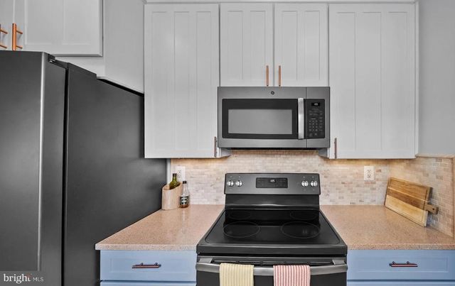3223 HOLLY HILL DR, Falls Church, VA 22042