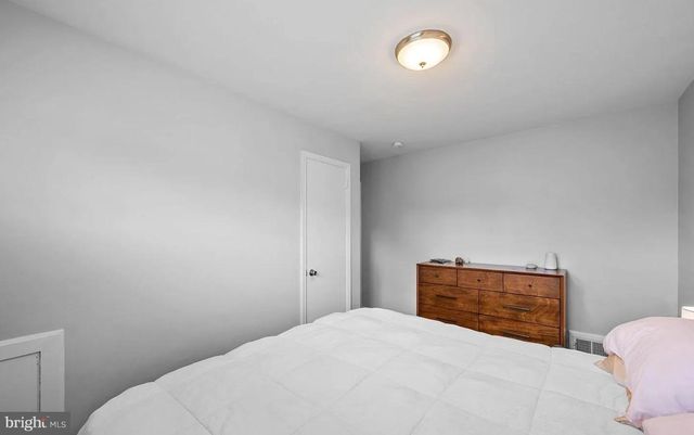 3223 HOLLY HILL DR, Falls Church, VA 22042
