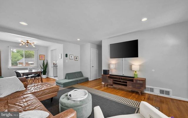 3223 HOLLY HILL DR, Falls Church, VA 22042