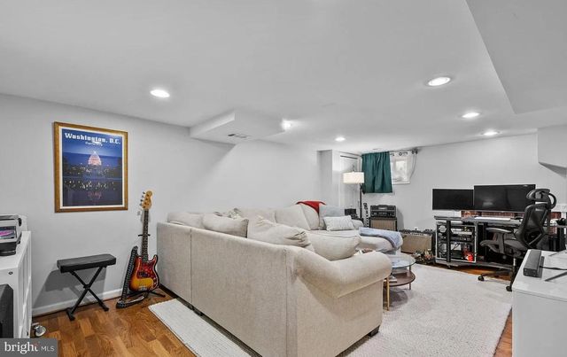 3223 HOLLY HILL DR, Falls Church, VA 22042