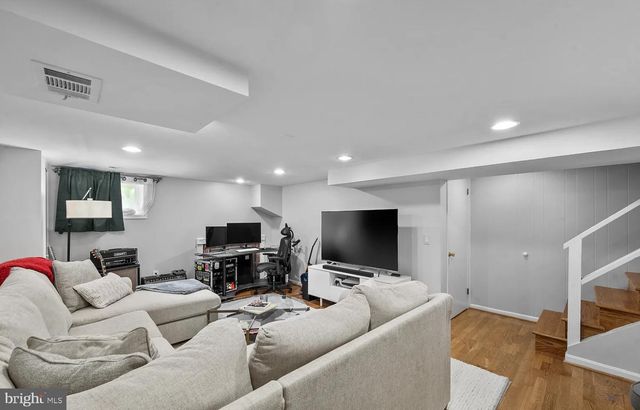 3223 HOLLY HILL DR, Falls Church, VA 22042
