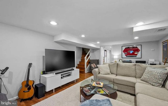 3223 HOLLY HILL DR, Falls Church, VA 22042