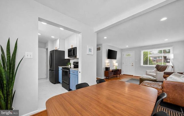 3223 HOLLY HILL DR, Falls Church, VA 22042