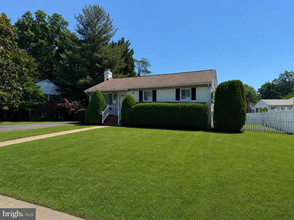 3223 HOLLY HILL DR, Falls Church, VA 22042