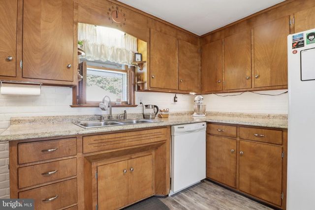 110 FAME AVE, Hanover, PA 17331