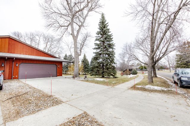 1419 23rd Street S, Fargo, ND 58103