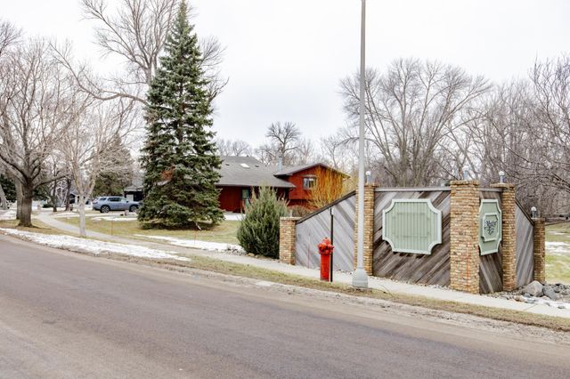 1419 23rd Street S, Fargo, ND 58103