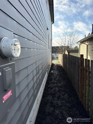 3701 W E Street, Bremerton, WA 98312